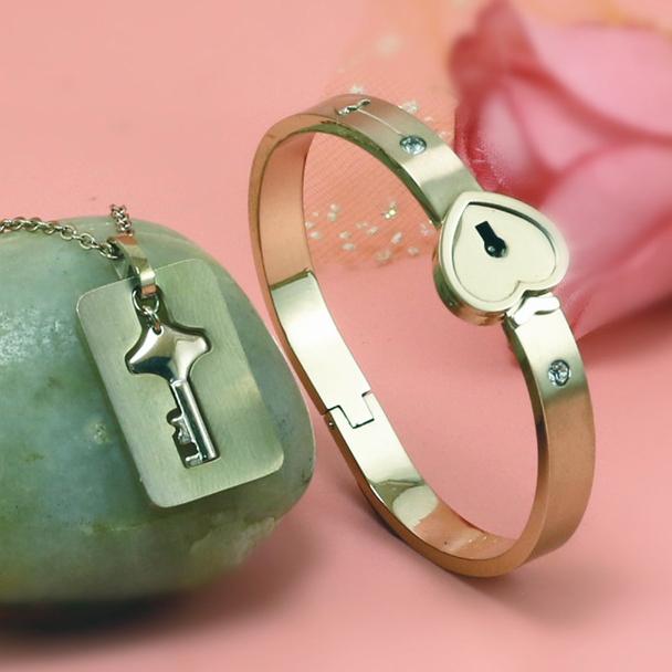 AS022 Couple Bracelet Necklace Set Key Necklace Lock Bracelet Holiday Birthday Gift Valantine Day Golden Silver Black Color