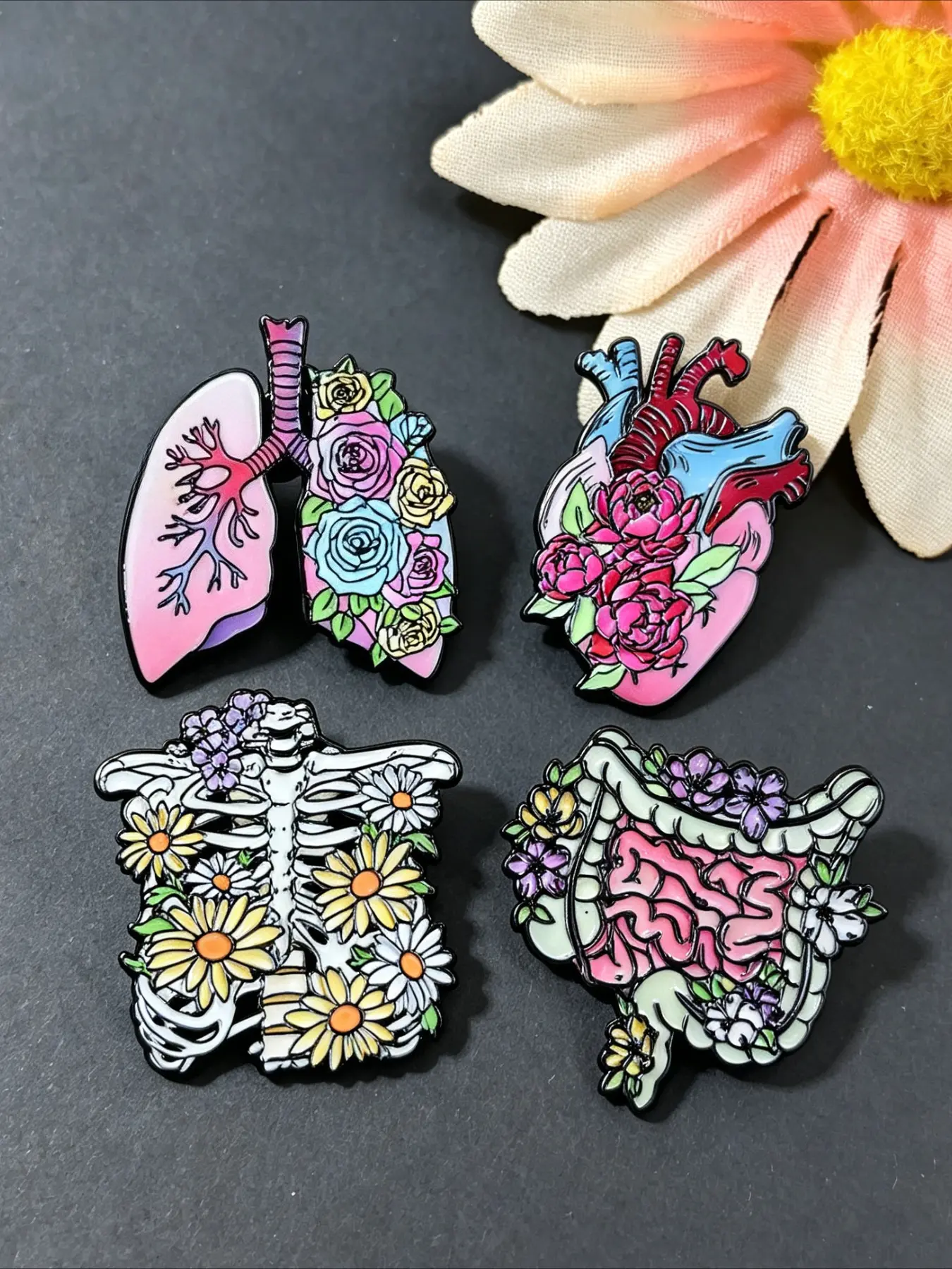 4Pcs Floral Anatomy Enamel Pins Set, Gothic Medical Human Heart Lung Intestine Skeleton Flower Alloy Lapel Badge for Jacket Backpack Hat, Gift for Medical Students Nurse Biology Lovers
