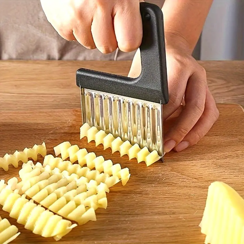 1pc Wavy Chopper Knife, Stainless Steel Crinkle Cutter, Safe Kitchen Tool for Cutting French Fries And Chips, Wavy Slicer for Fruits, Vegetables, Salads, Carrots, And Potatoes, Perfect for Kitchen Use And Christmas Gifts