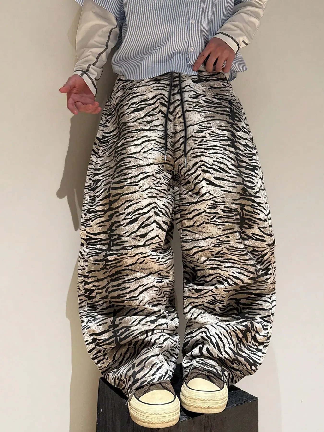 Men's Vintage Washed Zebra Stripe Print Drawstring Elastic Waist Baggy Wide Leg Pants, Casual Streetwear Trousers, Oversized Street Fit, Soft Light Woven Fabric, Side Pocket Design, Animal Print Y2K Retro Hip Hop Daily Casual Pants