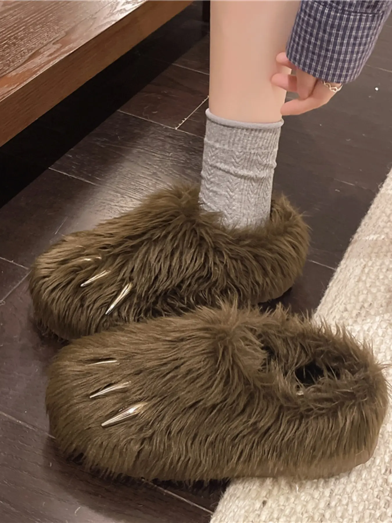 Women's Colorblock Animal Claw Slippers, Long Hair Fun Slippers, Metal Sharp Claws, Subculture Cool, Street Style, Retro Fluffy Design, Warm House Slippers