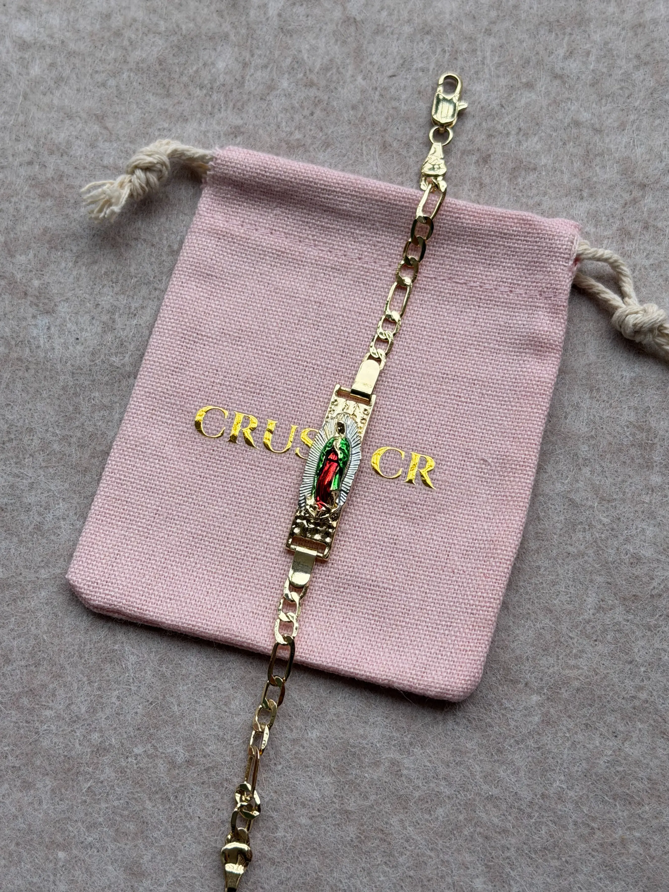 14K Gold Plated Copper Figaro Chain Bracelet With Colorful Virgin Mary Our Lady Of Guadalupe Plate Charm For Women Men Faith Blessing Jewelry Ideal Birthday Present Wear For Family Dinner Home Worship Celebration Occasions