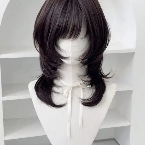 Brown Short Wig for Women, Layered Cut, Lightweight Summer-Friendly Full-Cap Wig, Natural-Looking Breathable Synthetic Hair, All-Season Wear, Synthetic Fiber Wig
