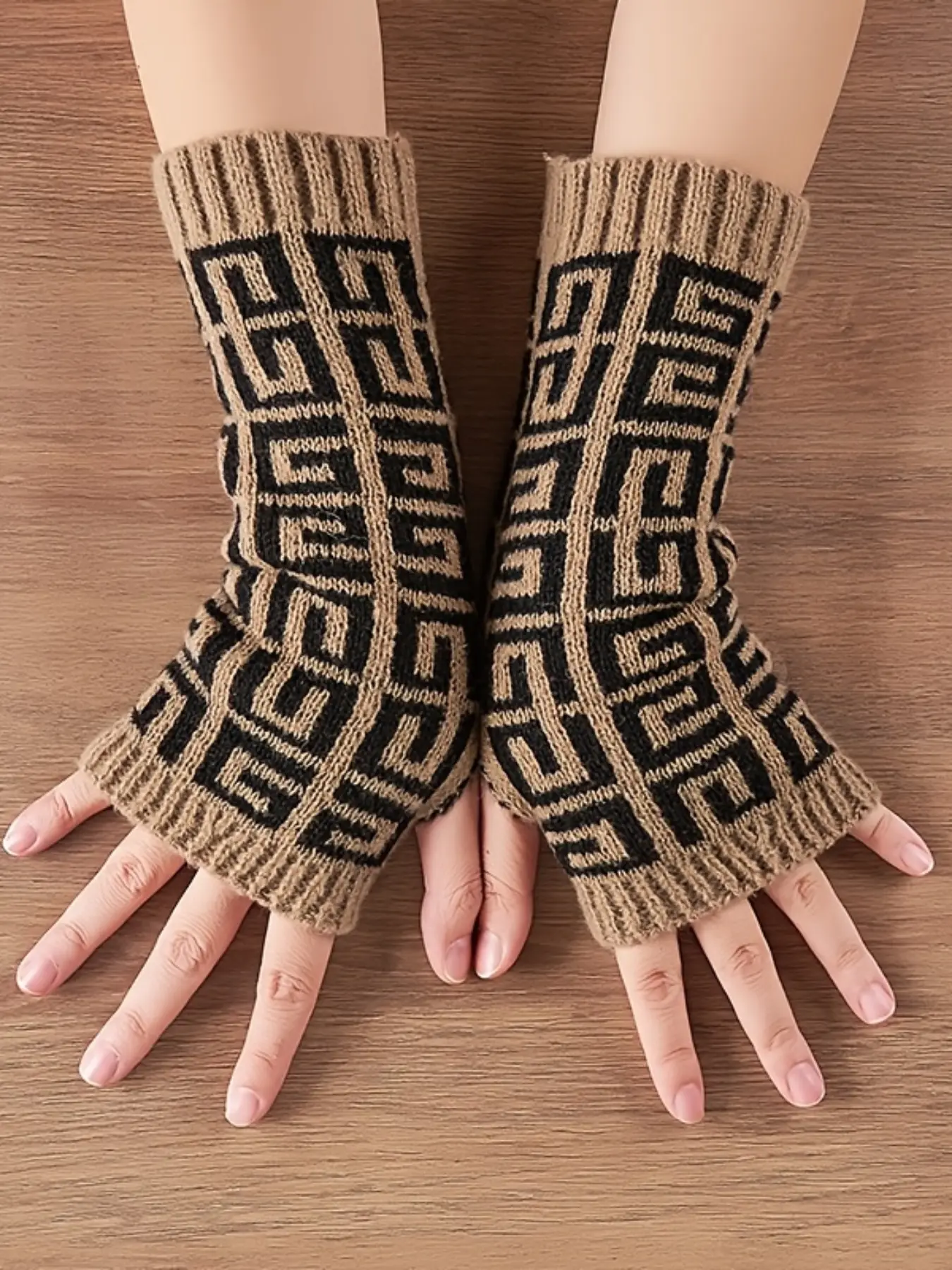 Women's Fashion Maze Grid Knit Gloves, Winter Warm and Comfortable, Ideal for Daily Casual Outing, Stylish and Practical Handwear