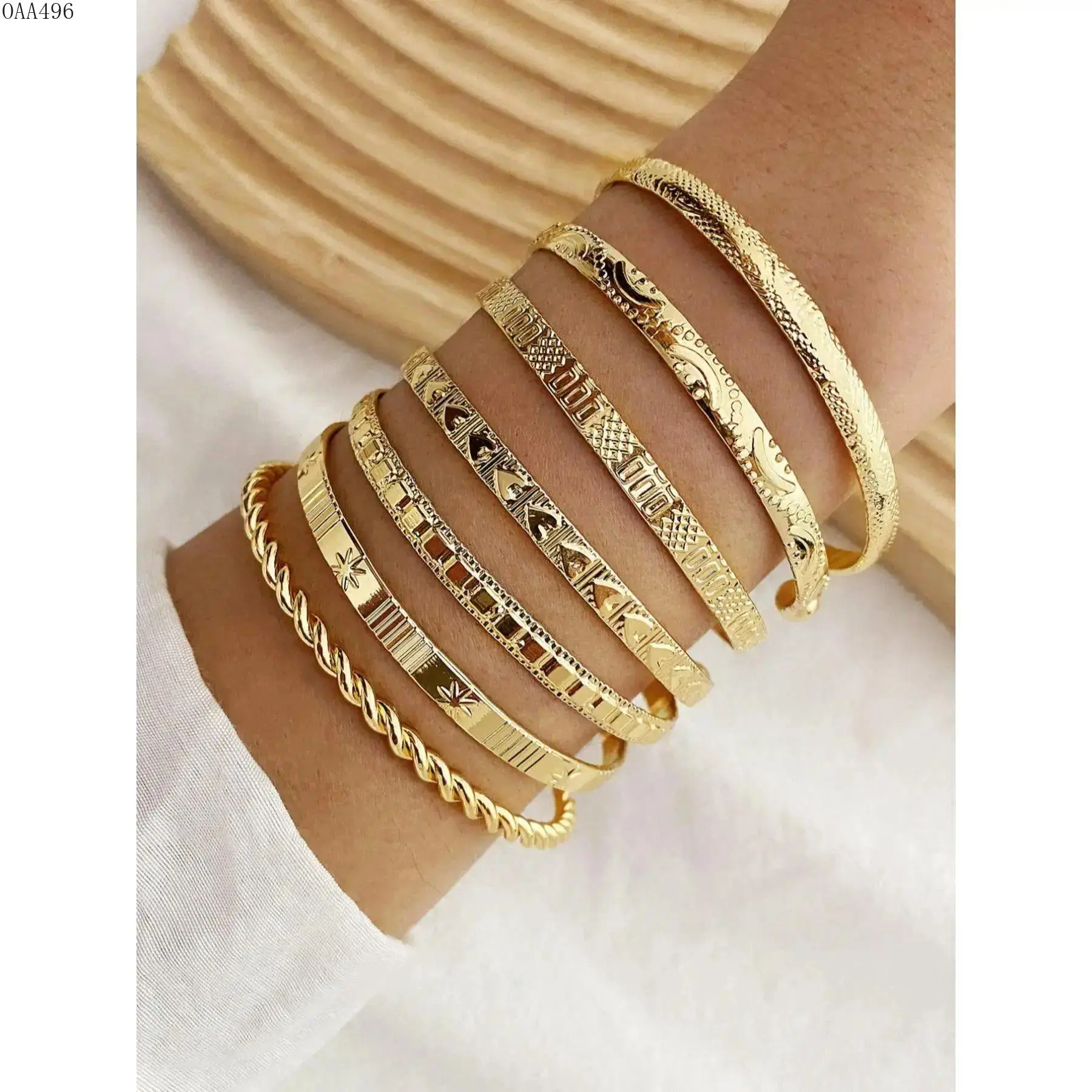 7-Piece Gold Bangle Bracelet Set for Women, Gold Plated Alloy Stackable Cuff Bracelets With Heart and Geometric Design, Elegant Jewelry for Daily Wear, Parties and Gift Giving