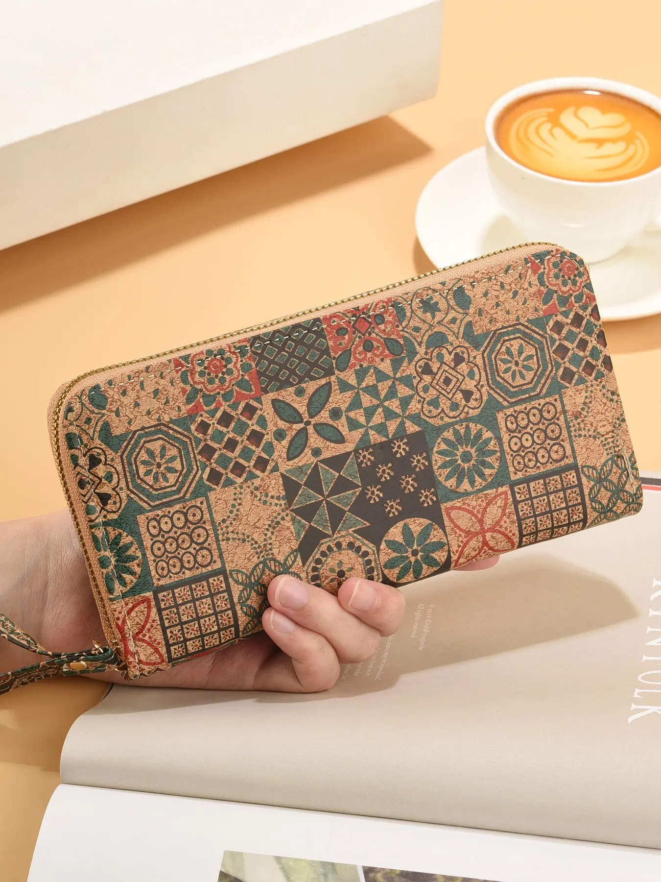 Women PU Leather Long Zip Around Wallet, Geometric Bohemian Print Clutch Purse, Multi‑Card Slots Cash Holder, Zipper Closure Wristlet Wallet, Large Capacity Ladies Phone Wallet, Vintage Pattern Faux Leather Billfold with Wrist Strap for Cards and Banknote