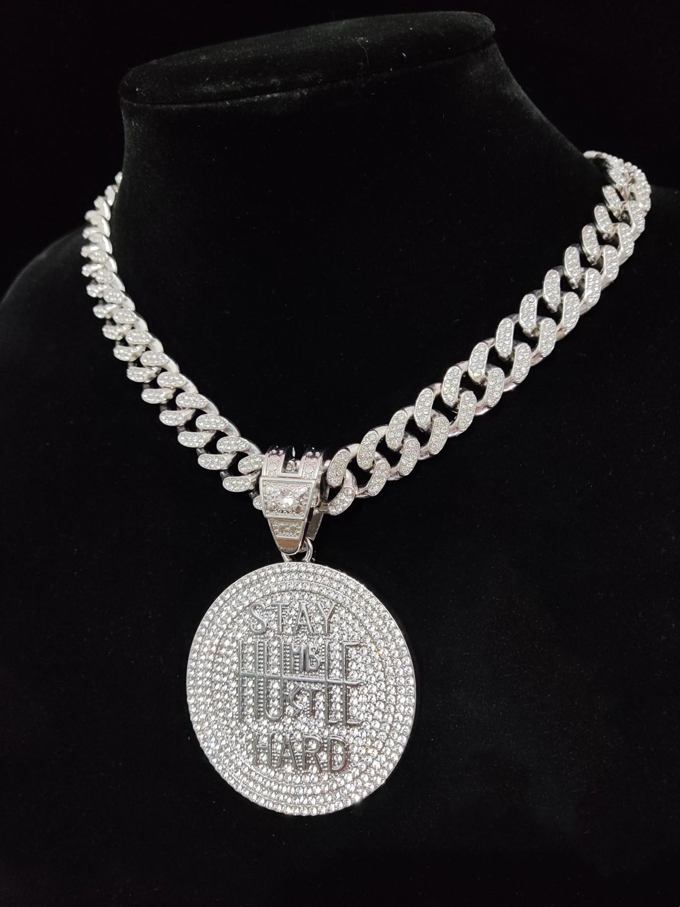 1 Piece Fashion Rhinestone Decorated Round Pendant Initial Necklace for Men & Women, Letter Charm Jewelry for Party, Club, Punk Fashion Accessories for Music Festival, Party Wear, Charms Necklace