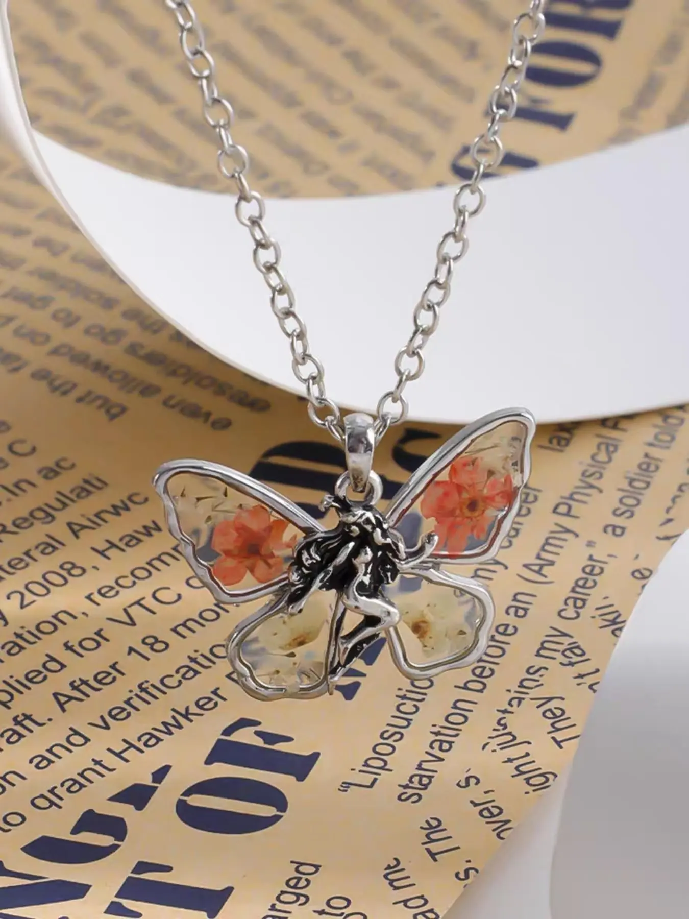 American Vintage Butterfly Fairy Pendant Necklace, Natural Dried Flower Jewelry, Unique Atmosphere Accessory, Trendy Fashion Statement