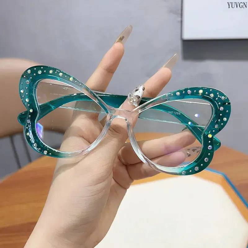 Women's Oversized Frame Sports Eyewear - Slimming Clear Lens Statement Glasses, Versatile Accessory for Street Travel & Casual Outfits