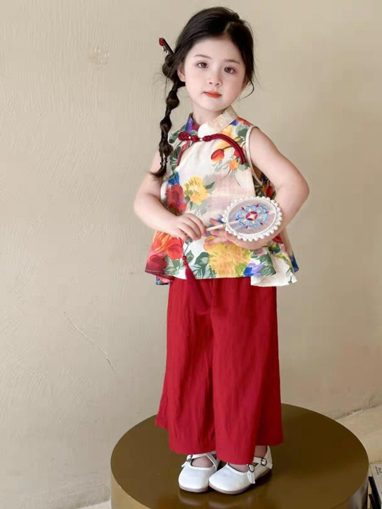 (New)A Two-Piece Outfit for Girls Featuring a New Chinese Style with a Hanfu And Qipao Set, Perfect for Summer. This Includes a Floral Vest Top with Traditional Buttons And Solid Color Casual Pants, for Outdoor