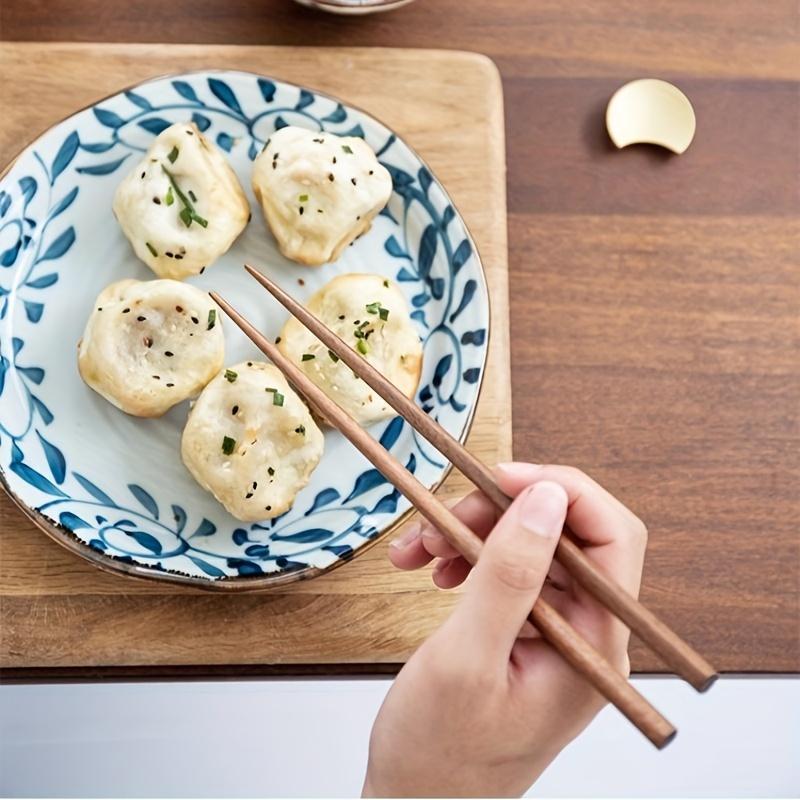 5pcs of Natural Ironwood Chopsticks, Suitable for Home Use, High-End, Non-Slip, Pointed Wooden Chopsticks.