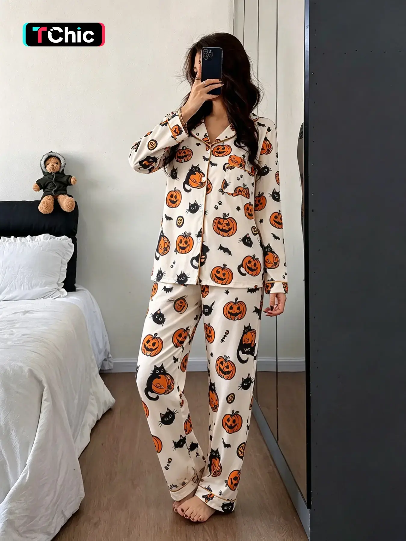 Halloween Pajama Set 2-piece Women's White Bottom Full Black Cat Pumpkin Bat Pattern Printed Short Sleeve Pants Soft and Comfortable Collar Design Top Small Pocket Button Closed Elastic Waist Head Home Holiday Women's Pajama Set