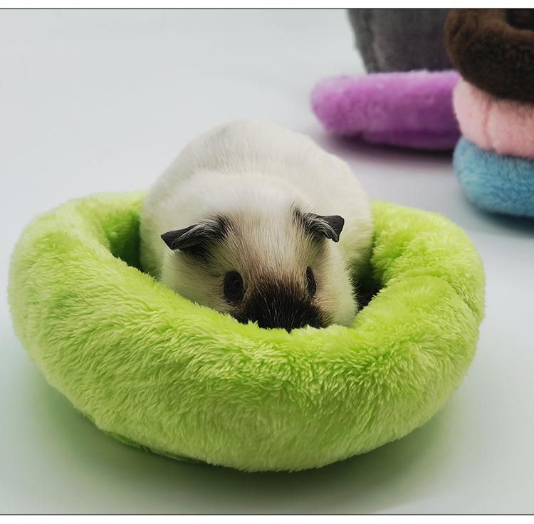 Macaron-style sleeping nest pad, suitable for hamsters, sugar gliders, squirrels, guinea pigs, dwarf rabbits, hedgehogs, etc.Made of comfortable material, available in sizes 7.87 inches and 5.51 inches.