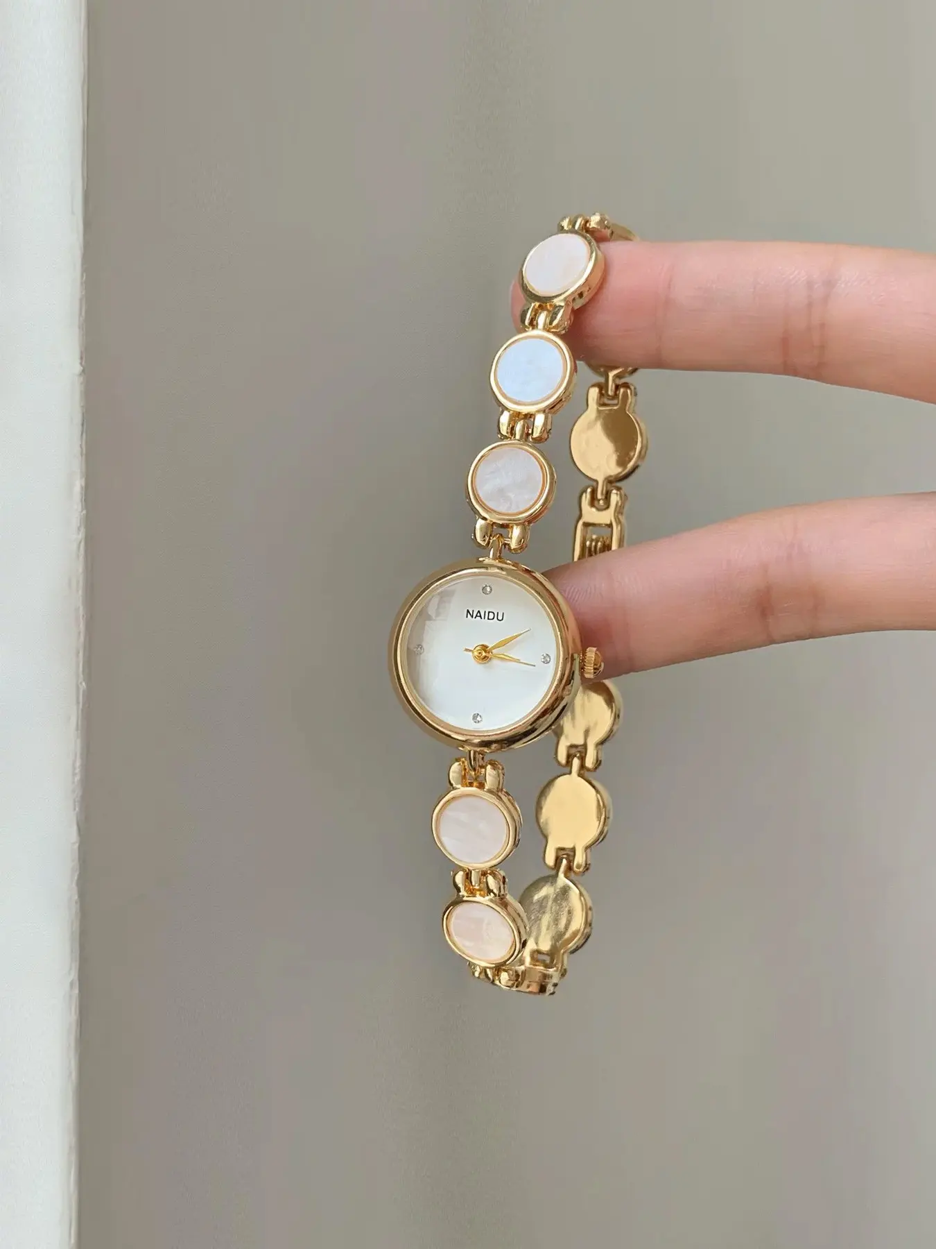 Elegant Oval Analog Watch, Quartz Movement, Alloy Case, Creamy Pearl Design, Perfect for Parties & Daily Wear, Gift-Ready Timepiece