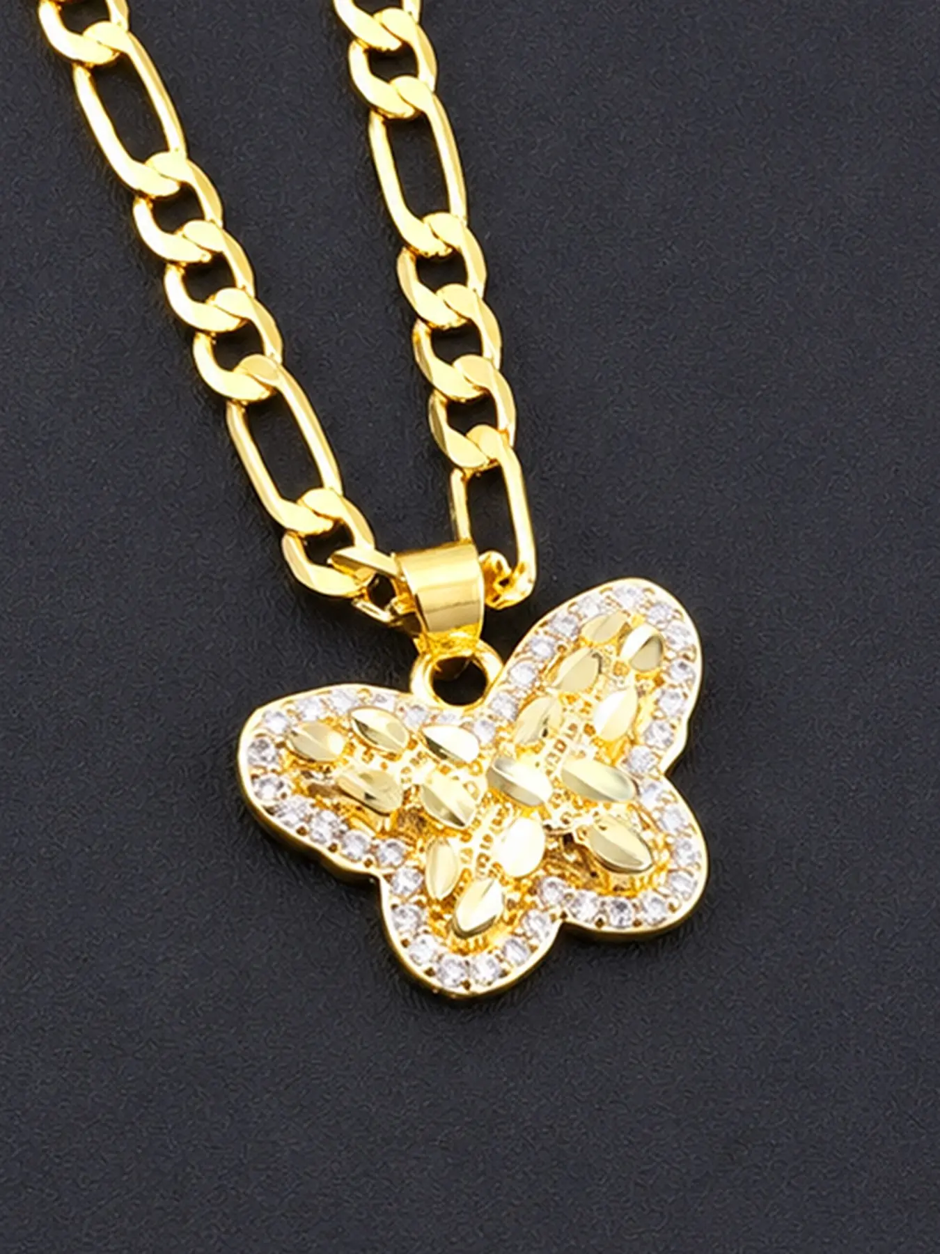1pc fashion butterfly pendant necklace, copper-plated with zircon, suitable for both men and women, perfect Valentine's Day gift, the best present for your girlfriend, Christmas gift