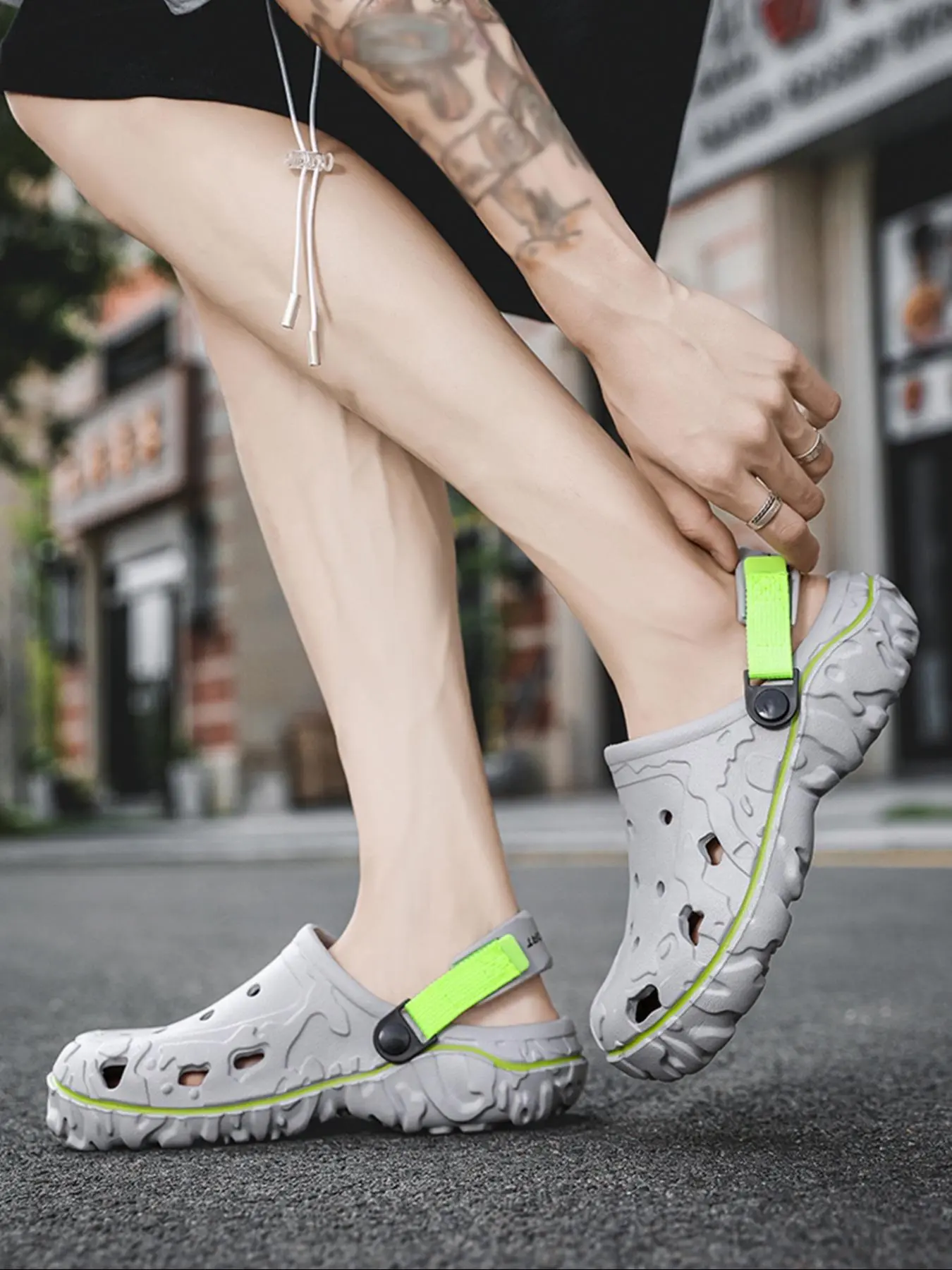 Men's Casual Solid Color Hollow Out Design Clogs, Lightweight Breathable Comfortable Clogs, Non-slip Clogs for Indoor & Outdoor Wear