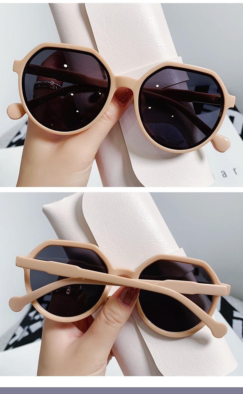 Women’s Jelly Frame Sunglasses, Brown Tint UV Protection Shades, Lightweight Retro Aesthetic Eyewear, Trendy Fashion Glasses for Driving, Travel, Beach & Summer Outfit