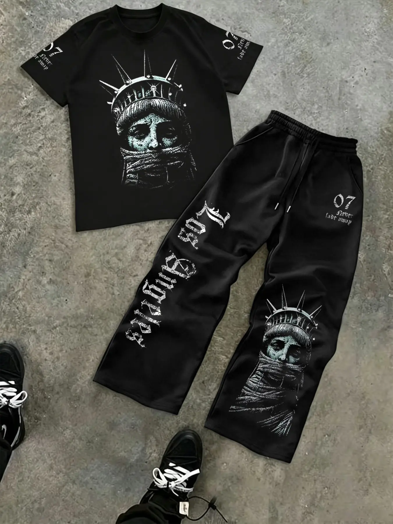 Men's Casual Streetwear Set, Gothic Letter T-Shirt & Loose Drawstring Pants, Trendy for Daily Wear, Hip Hop Style Clothing