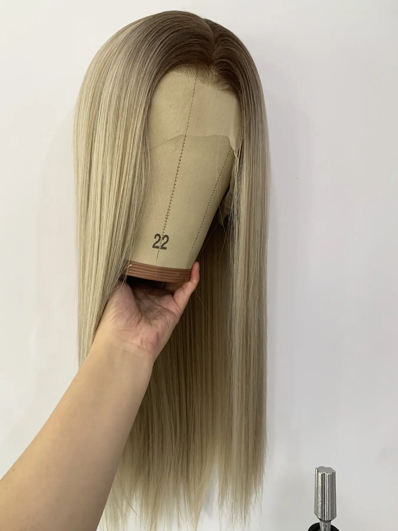 26 Inch Women's Brown Rooted Ash Blonde Long Straight Hair, Fashion Synthetic Wig, Ash Blonde Mix, 13x4 Lace Frontal Wig, Natural Hairline Transparent Lace, Suitable for Daily Wear, Lace Frontal Wigs