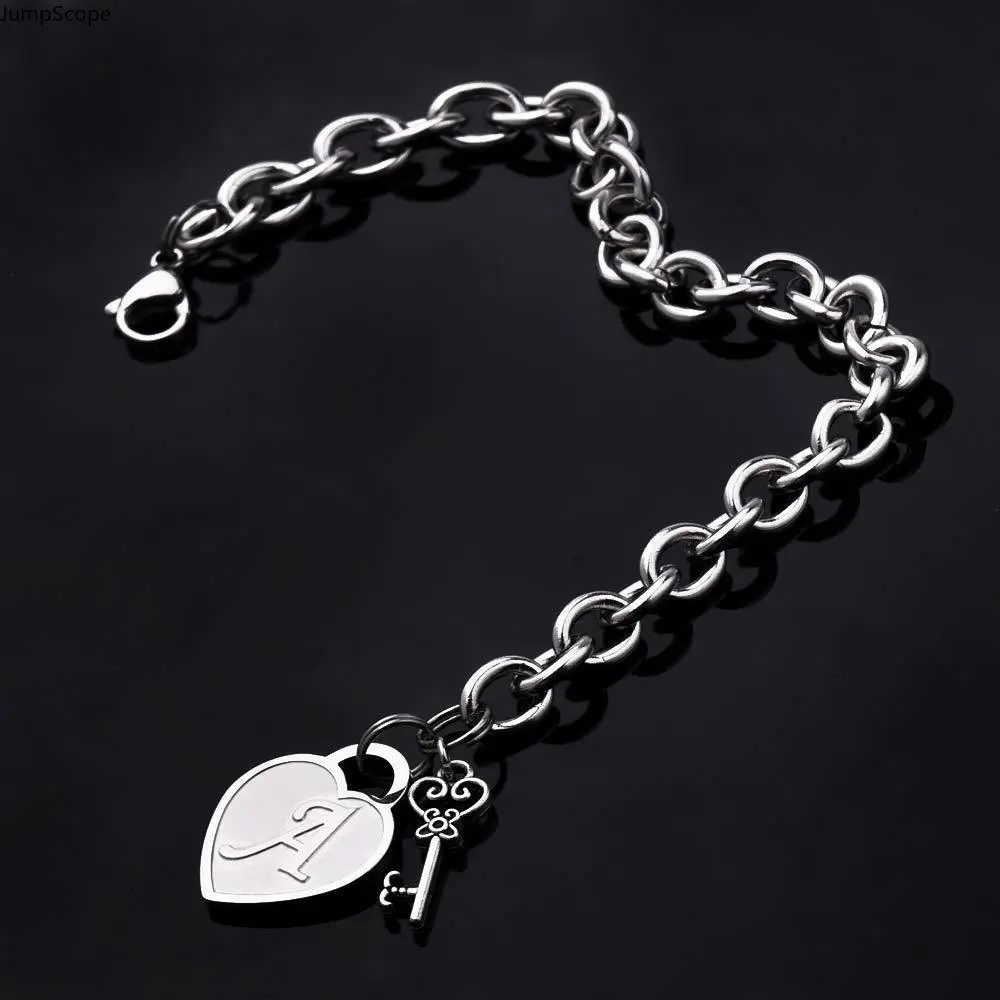 Initial Heart Charm Bracelet, A-Z 26 Alphabet Heart Coin Pendant Bracelet with Mini Key Decor, Silver Tone Alloy Women's Jewelry Accessory for Daily Wear & Gift Giving