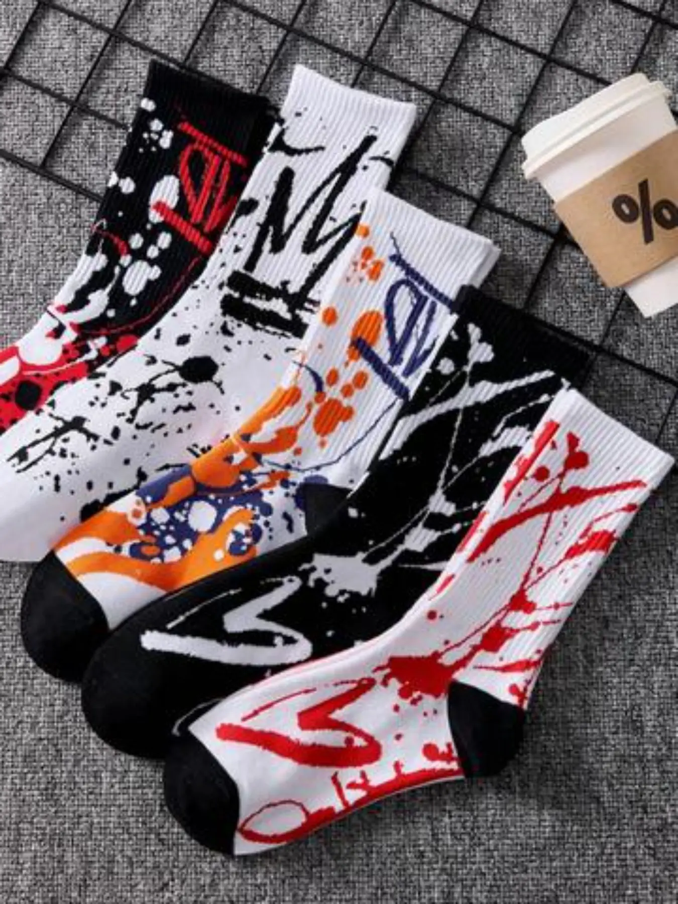 5 Pairs Men's Print Crew Socks, Colorful Street Style Graffiti Mid-Calf, Comfortable Soft, Random Colors, Fall Winter Warm, Daily Wear