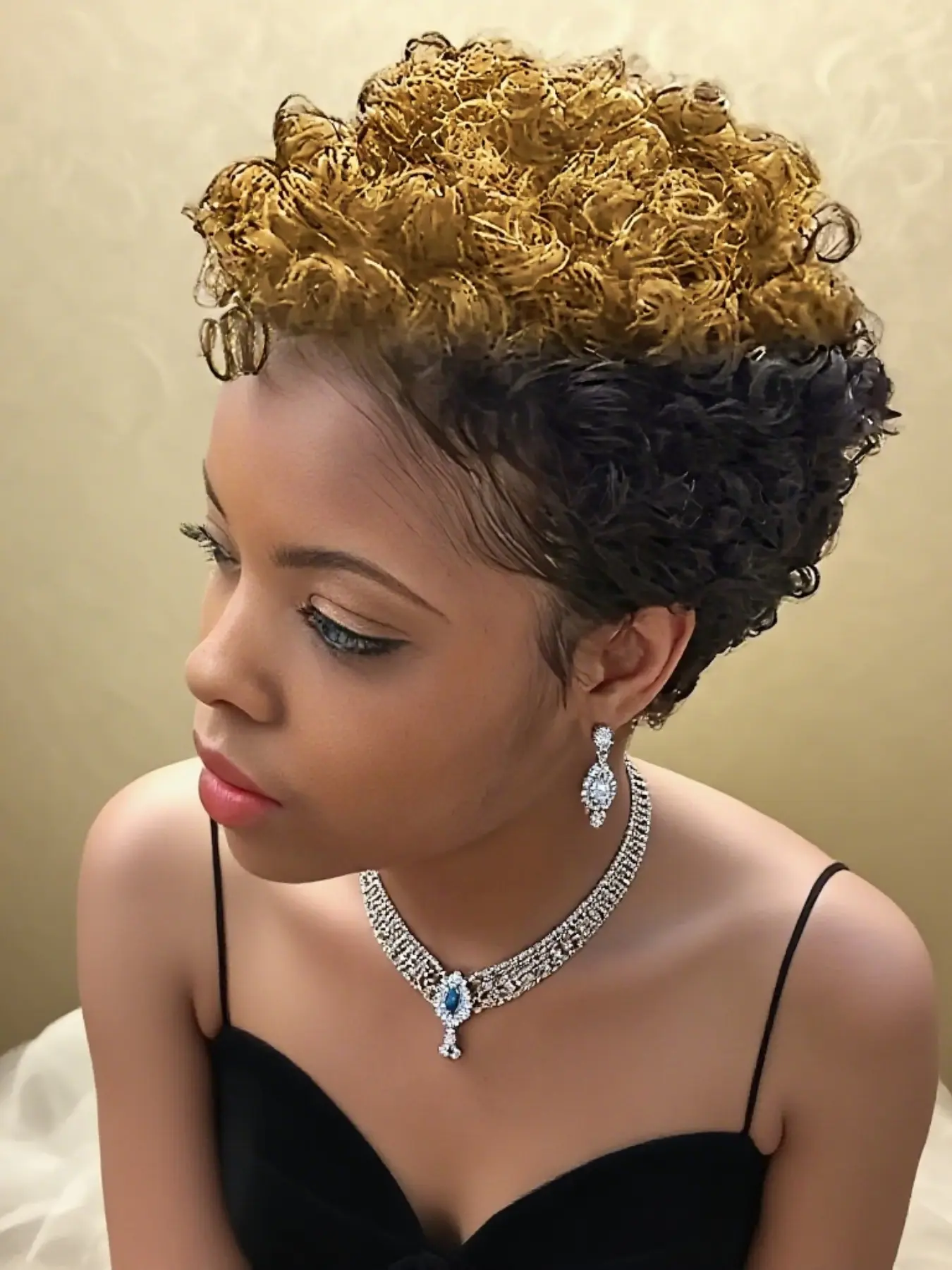 Fluffy Short Kinky Curly Afro Wig with Bangs, Human Hair Pixie Cut, Natural Looking Wig for Women, Easy Styling, High Quality