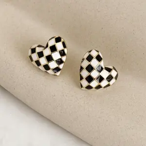Checkerboard Heart Shaped Stud Earrings, Fashionable Enamel Earring for Women, Trendy All-match & Exquisite Jewelry for Birthday Gift, Ear Studs, Fashionable Jewelry Accessories