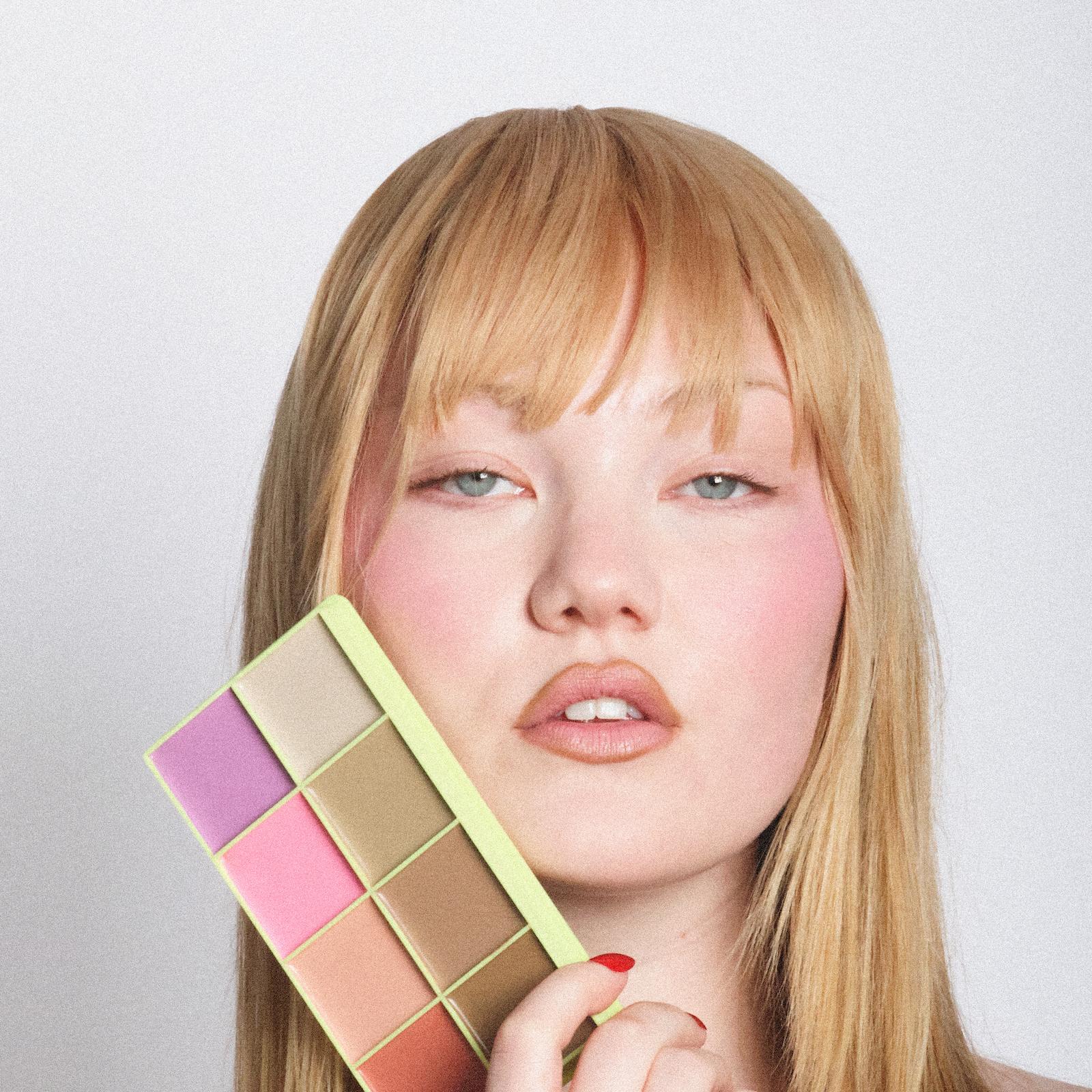 Made By Mitchell Curve Case Cream Makeup Palette, Portable Cream-Based Cosmetic Palette