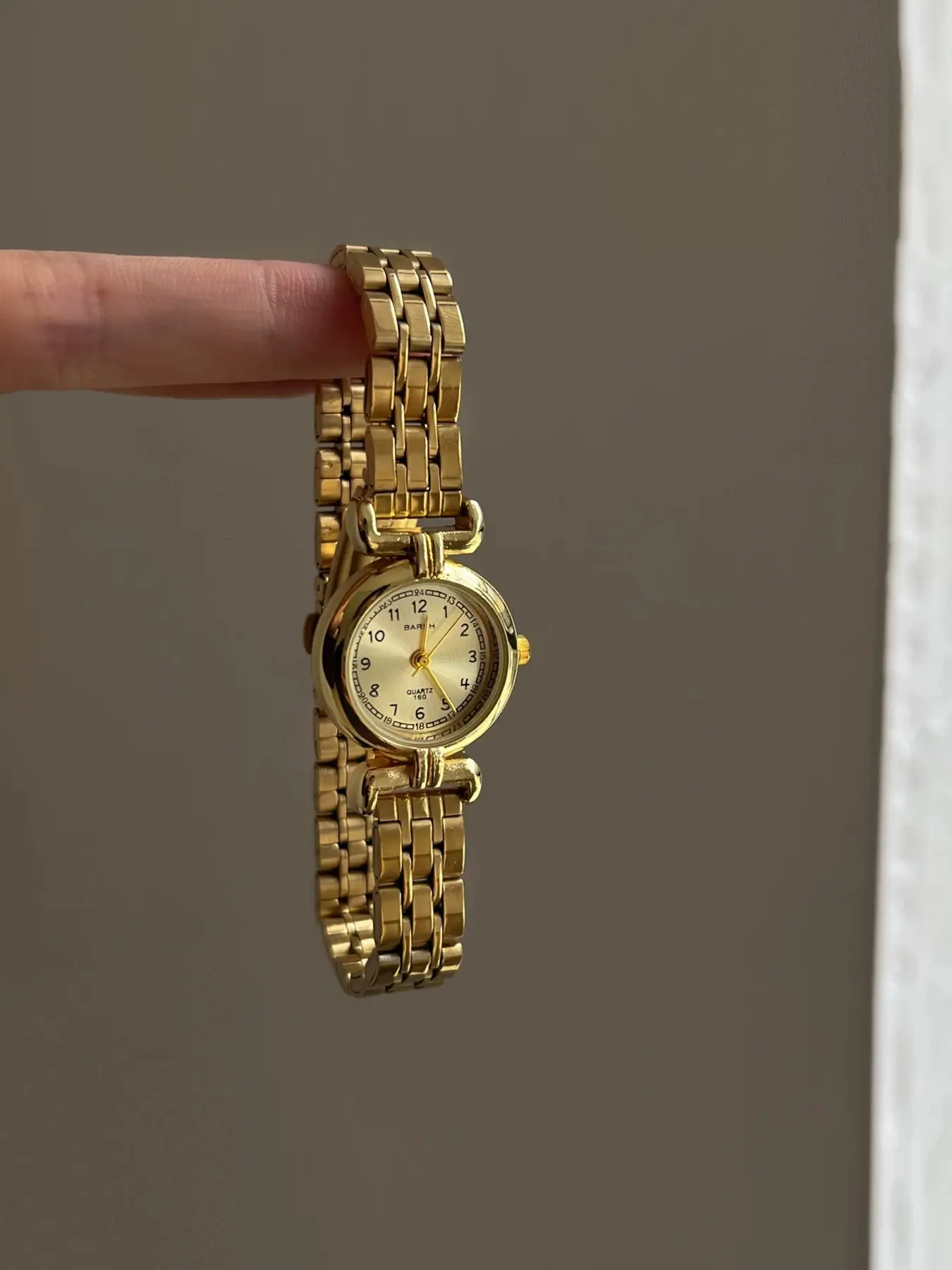 Elegant French Vintage Women's Watch, Small Dial Waterproof Quartz Watch, Roman Numerals, Perfect for Daily Wear & Evening Events