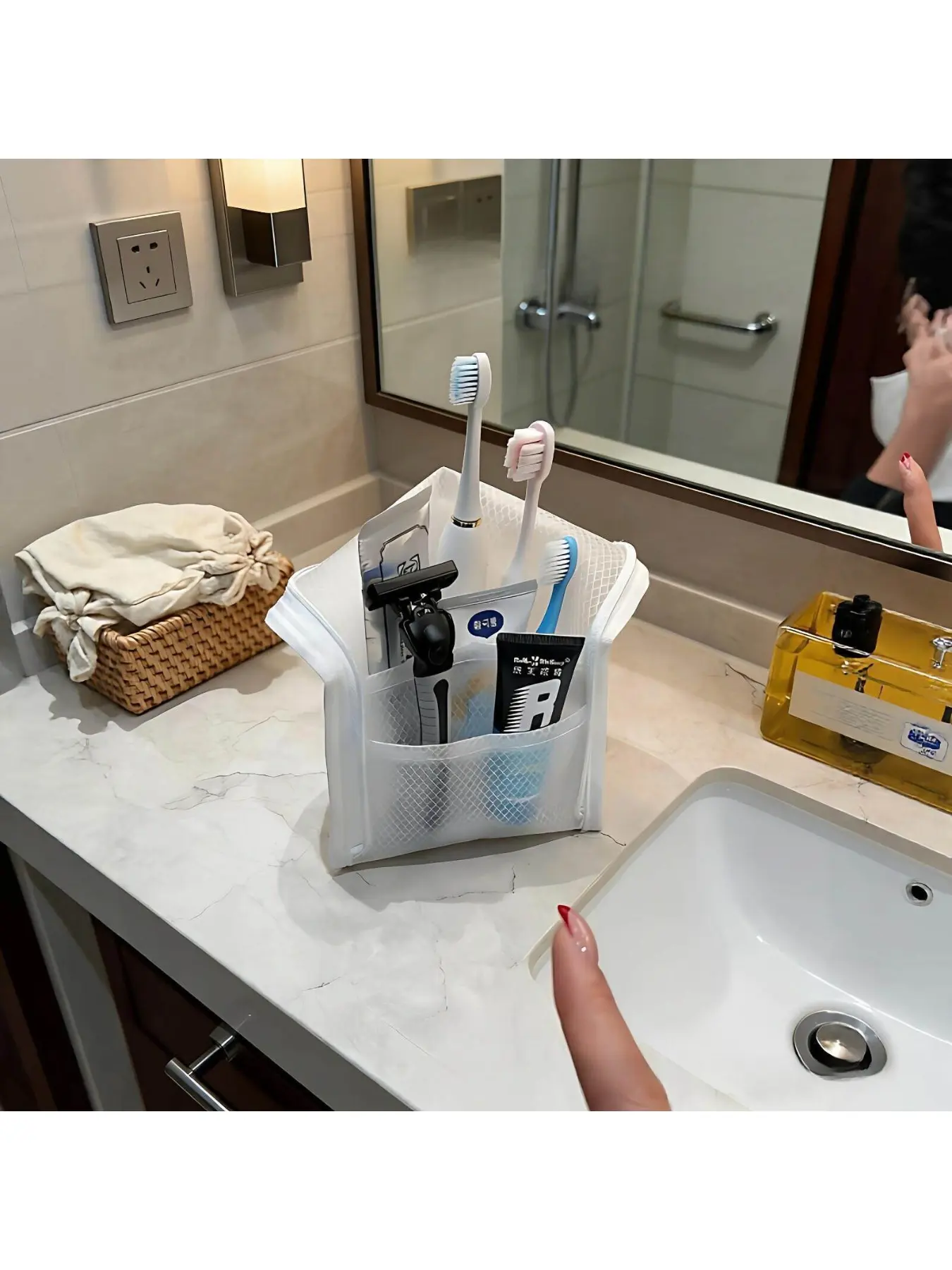 Portable Travel Toiletry Bag Waterproof Multi Purpose Organizer Pouch for Toothpaste Makeup Brushes Lipsticks Cosmetics Storage Ideal for Business Trip Vacation Outdoor Camping Gym