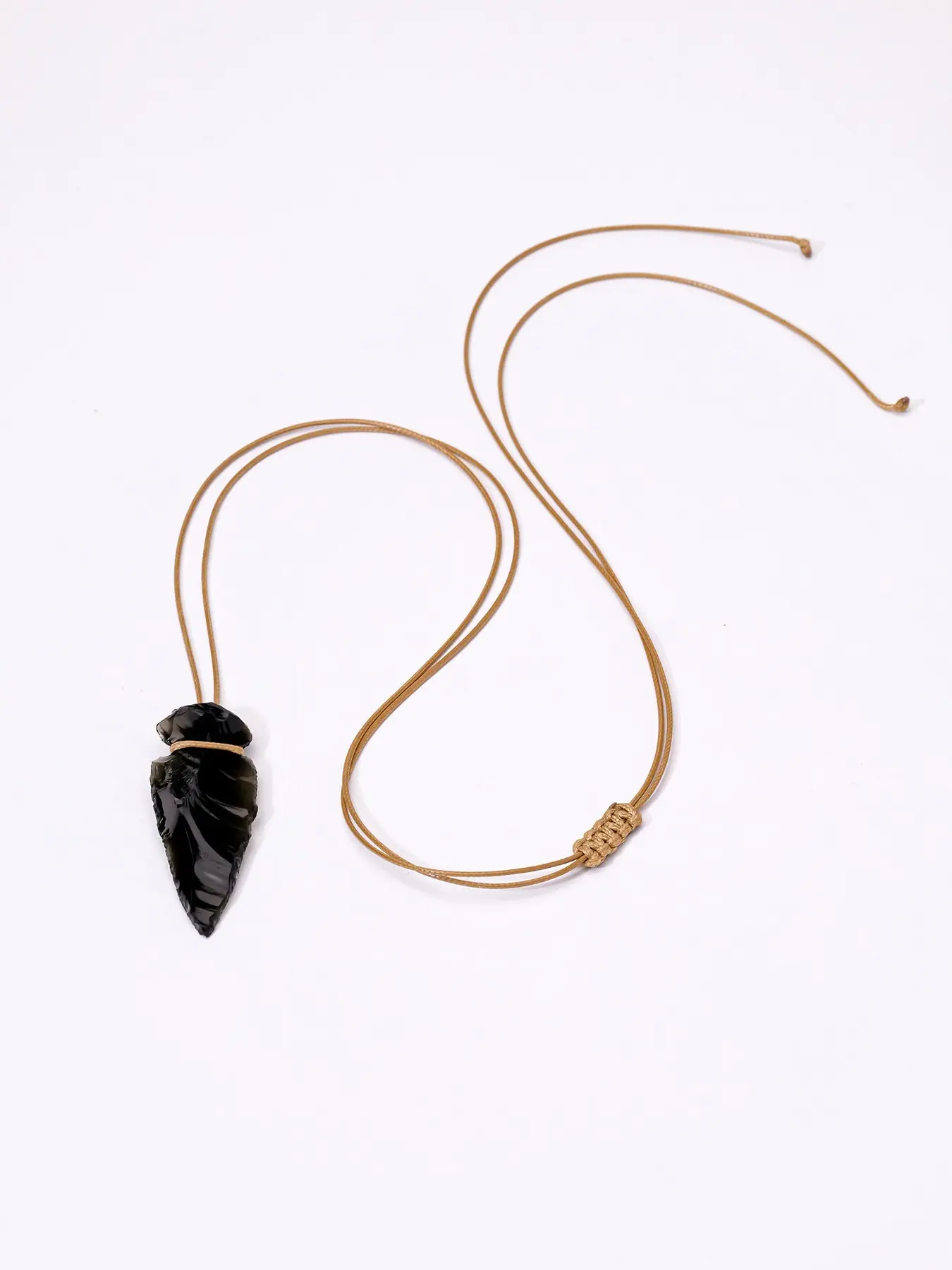 High-Quality Natural Crystal Obsidian Stone Arrow Pendant Necklace, Adjustable String, Ethnic Style Jewelry, Layered Necklace for Crystal Lovers, Adjustable Length Necklace