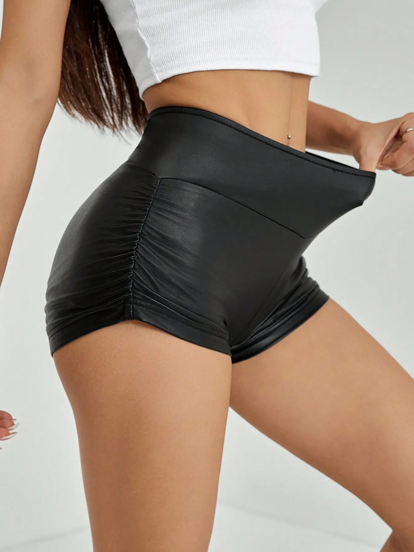 Women's Solid Color Pleated PU Leather Short Bottoms, Petite Style, All Seasons, Unlined, Batch Number 20260701, Sexy Design