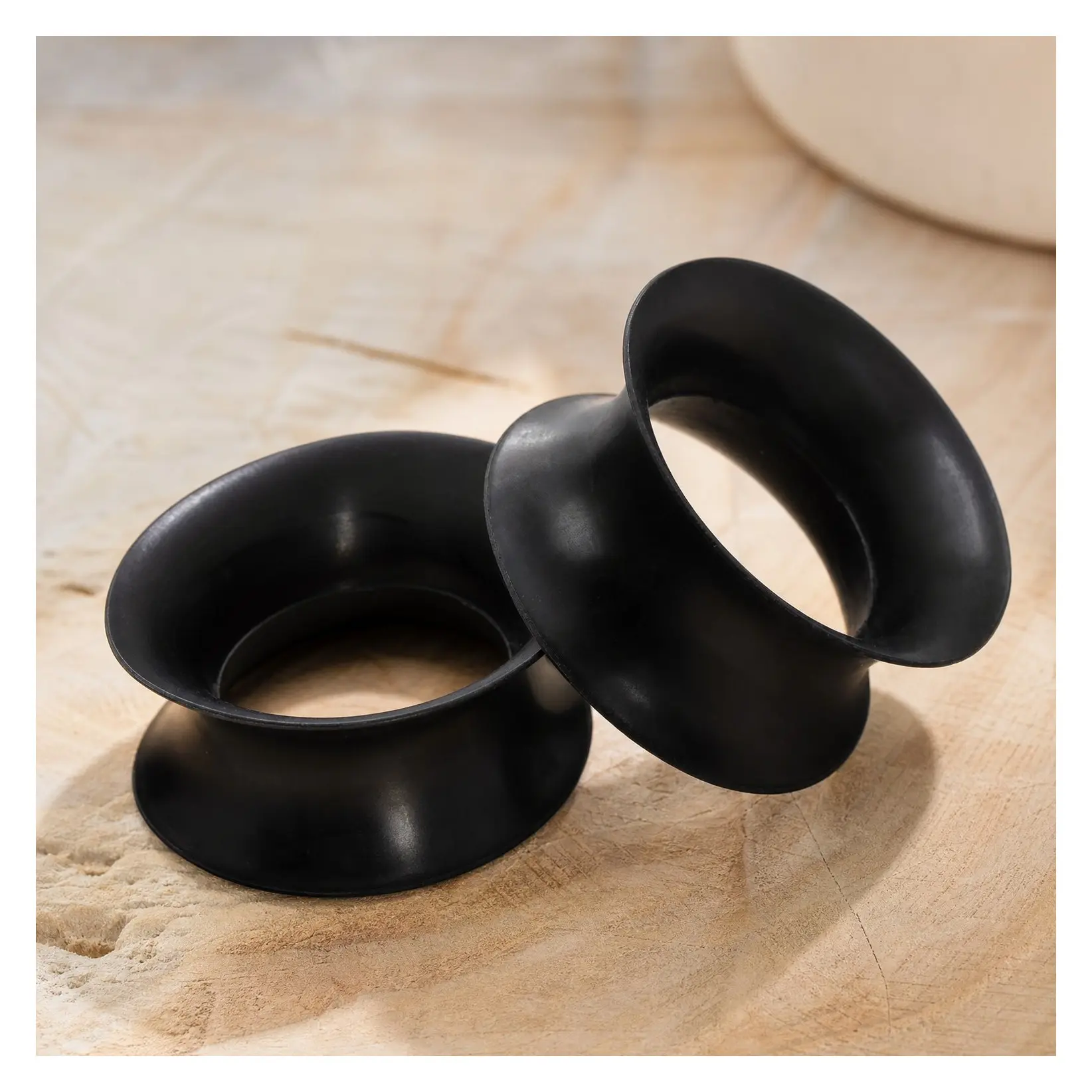 2 PC Extra Soft Silicone Flexible Hollow Ear Tunnels Plugs Expanders Gauges Piercing 8G-25mmGift