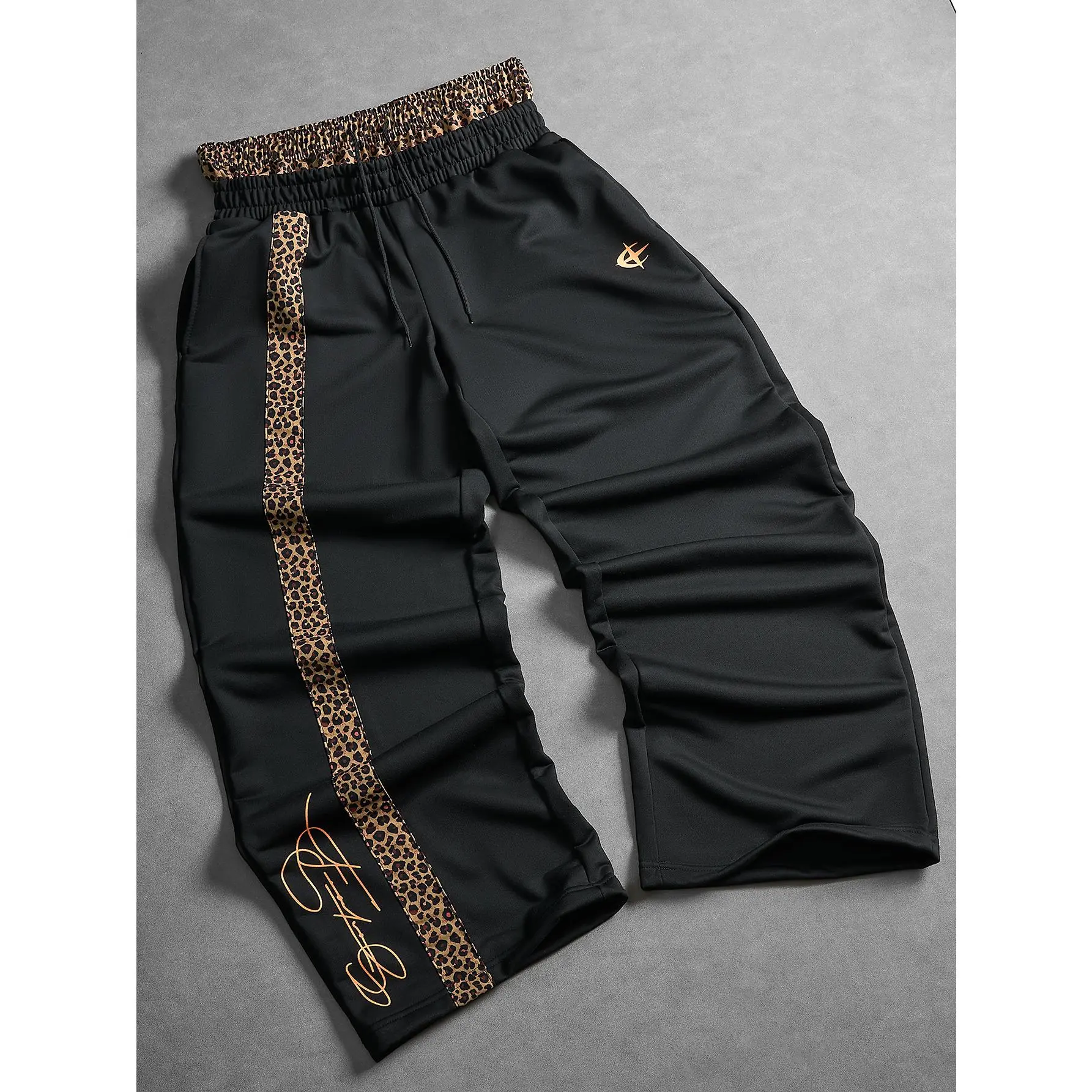 Men's Wide Leg Track Pants, Leopard Print Contrast Side Stripe, Elastic Drawstring Waistband, Signature Script Print on Cuff, Loose Baggy Fit Sweatpants with Side Pockets, Hip‑Hop Streetwear Trousers for Daily Casual Outfit and Urban Street Style