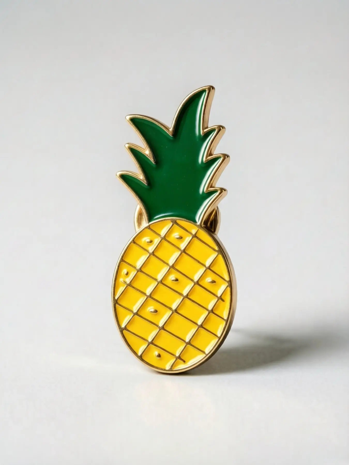 Cute Pineapple Enamel Pin, Mini Alloy Brooch, Fashion Accessory, Unisex Design, Perfect Gift, Ideal for Bags & Hats