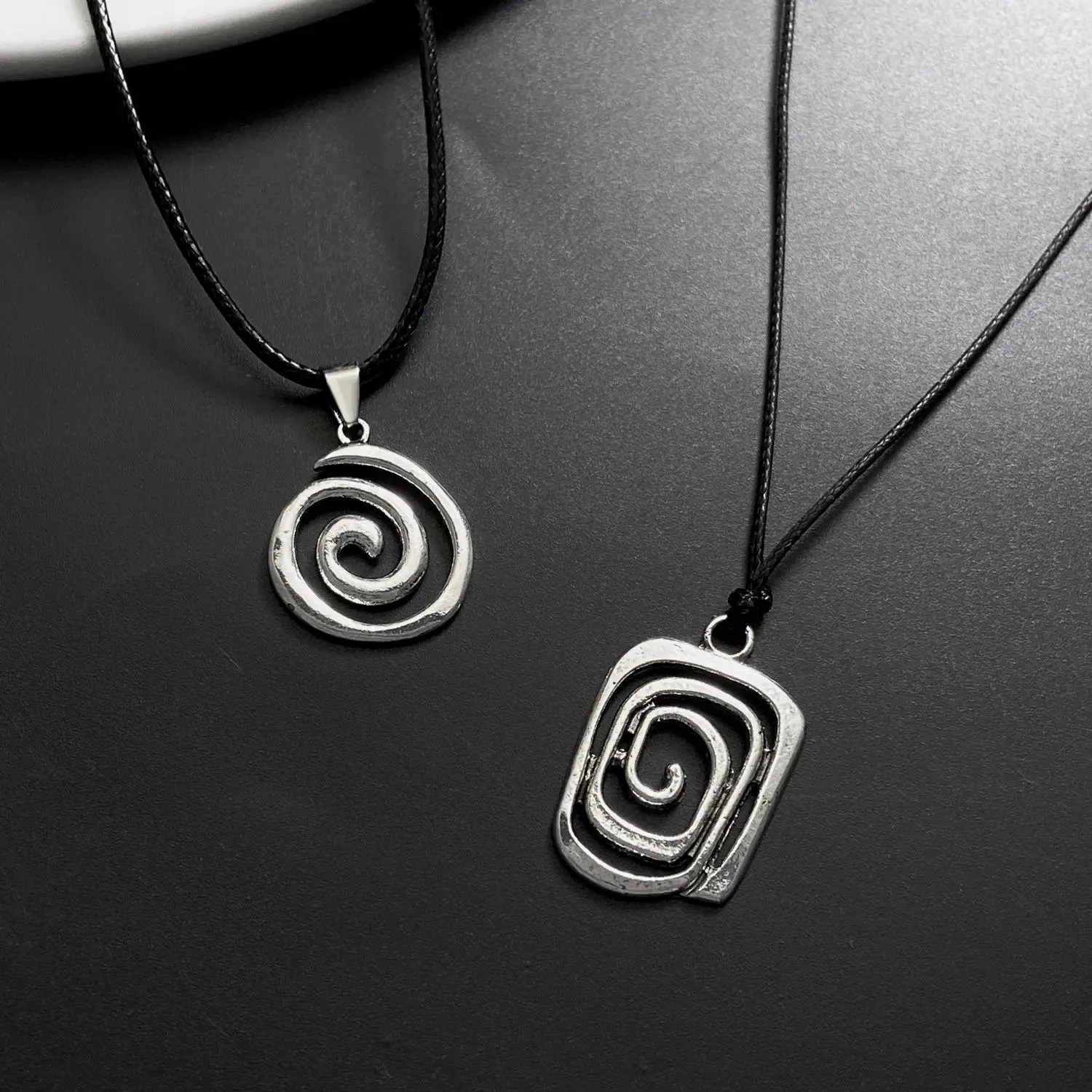 Vintage Gothic Spiral Vortex Pendant Couple Necklace - Black Coated Metal Geometric Rope Charm Chain Jewelry for Men, Elegant Casual Daily Fashion Costume Jewelry Gift, Gothic Necklaces with Letter Accent