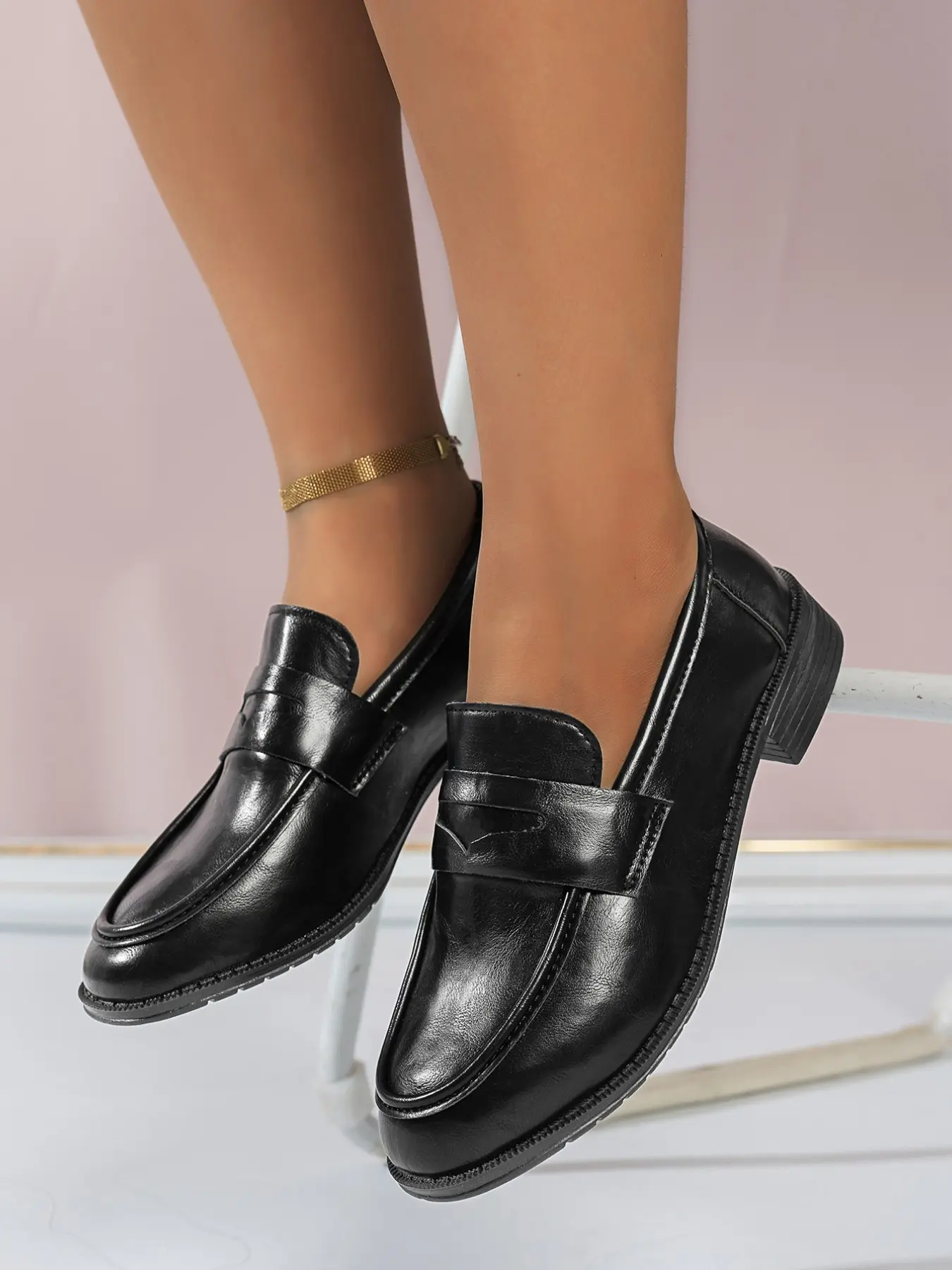 Classic Round Toe Loafers, Soft Sole, Minimalist Penny Strap Design, Low Heel, Comfortable for Long Standing, Versatile for Commute and Casual Wear