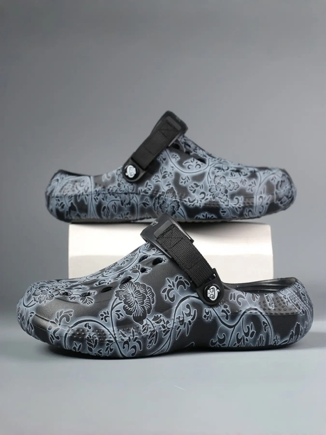 2 Colors+Men's Large Size Patterned Clogs - Soft Clogs+Comfortable Upper+Anti-Slip Outsole+Size 40-47 Men's Range Suitable for Daily Streetwear+Home Leisure, Breathable & Comfortable+Anti-Slip & Wear-Resistant, Breathable Cushioned Footwear