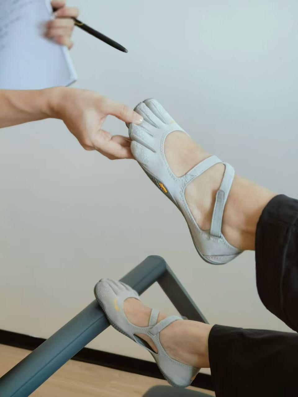 2026 Five-Toe Voga Shoes Plates Women's Sports Fitness Dance Toe-Separating Shoes Suitable for Running Fitnes Voga Plates Sports Outdoor blt flats Balance Breathable Technology