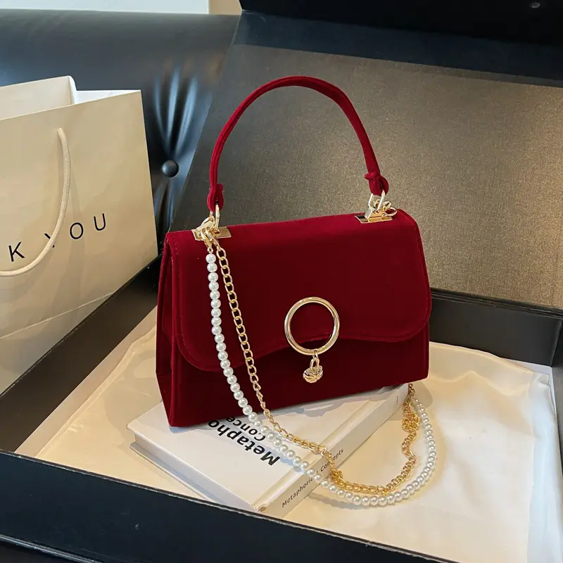 Viral Red Pearl Chain Purse, Elegant Top Handle Bag for Holiday Parties, Date Nights, Weddings & TikTok Outfit Photos Velvet-Look Evening Bag for Women, Red Top Handle Party Purse with Pearl Chain, Gold Ring Clasp for Weddings & Dates