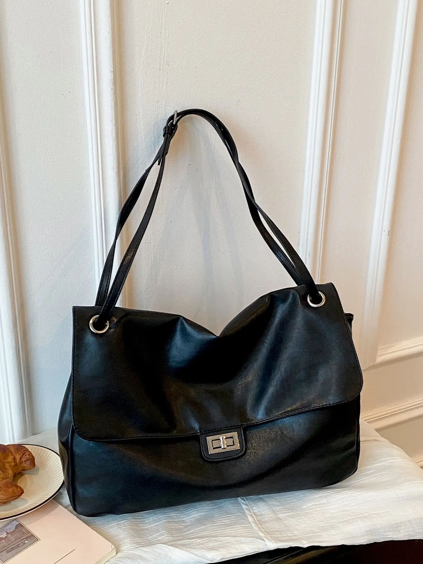 Retro textured large-capacity fashionable shoulder bag, adjustable strap elegant minimalist crossbody bag, daily commute lightweight luxury stylish tote bag, Casual crossbody bags