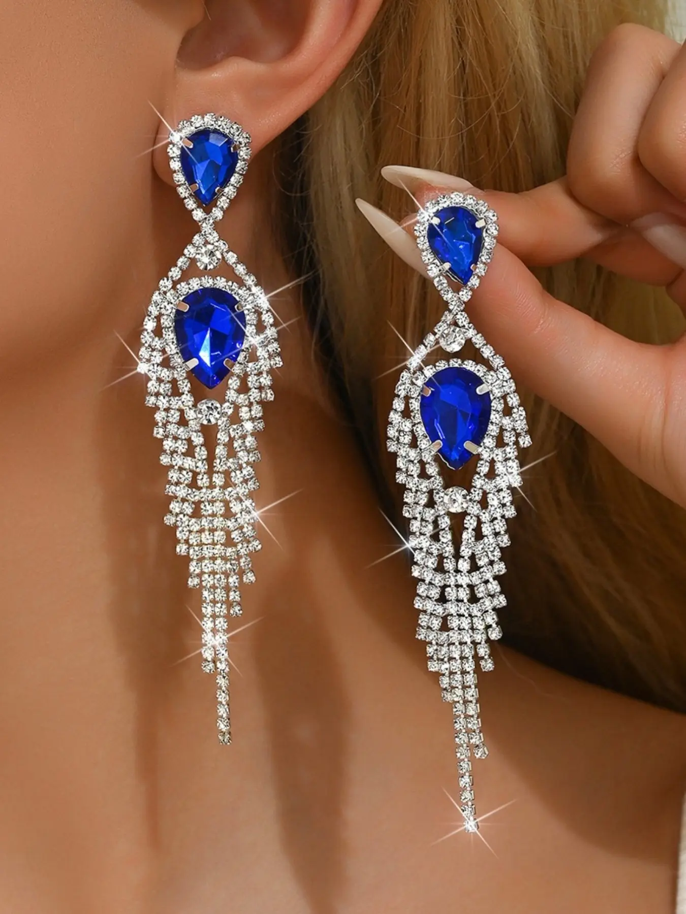 1 pair of gorgeous and luxurious blue rhinestone water droplet tassel pendant earrings, aristocratic ladies' dinner party style earrings, suitable for pairing with party dresses