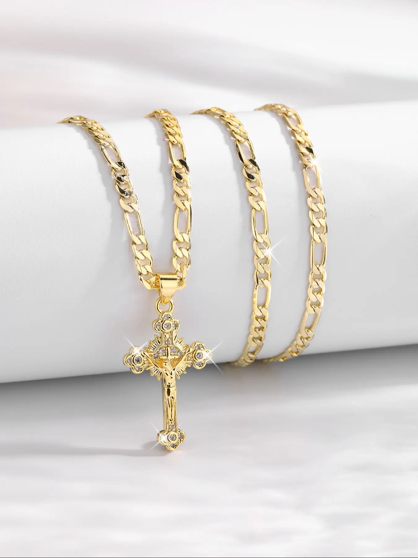 Fashionable Cute Jesus Crucifix Pendant Necklace, Copper Gold Plated Vintage Zircon Religious Jewelry, Perfect Gift for All Seasons