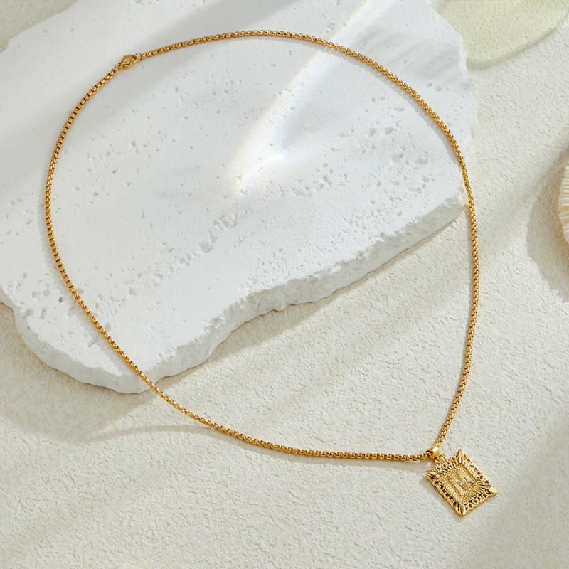 A Hip-Hop Style Copper Pendant Necklace Featuring a Gold-Plated Stainless Steel Chain, with Options for All 26 Letters A-Z, Making It a Stylish And High-End Jewelry Gift. Birthday Gift