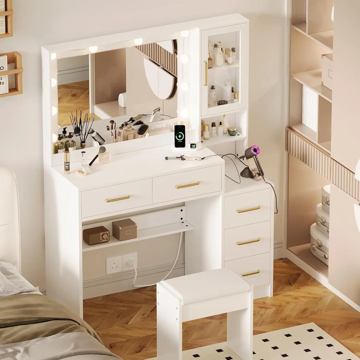 White Vanity Table with Drawer Dresser, Farmhouse Vanity Makeup Desk with Charging Station, Vanity Desk with Lights Mirror & Drawers for Makeup,Vanity Desk with Storage Shelf & 5 Drawers (Gold Handle)