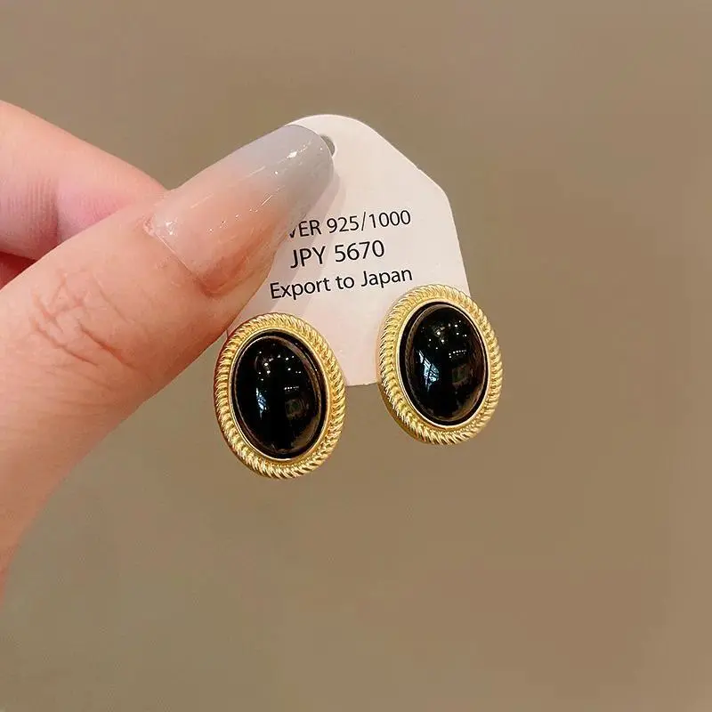 2026 New Retro Gold Color Metal Line Black Oval Shaped Stud Earrings for Women Advanced Design Elegant Young Girls Party Jewelry
