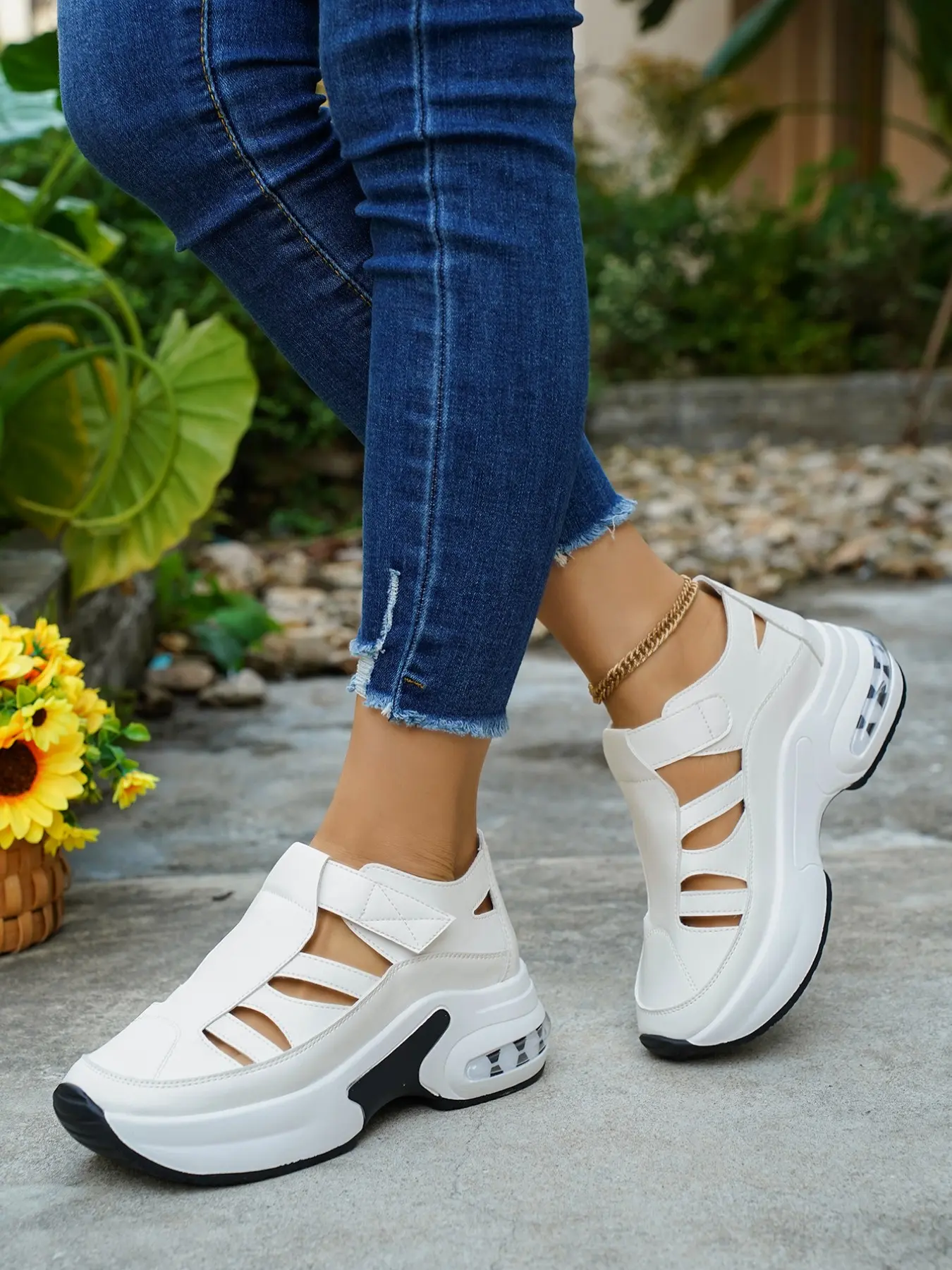 Summer New Fashion Hollow Out Breathable Closed-Toe Thick Sole Sandals, Casual Comfortable Outdoor Wear, Velcro Lightweight Height-Boosting Sandals