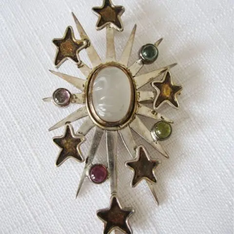 Vintage Brooch with Irregular Shape Design, Central Oval Artificial Zircon, Star-Shaped Decorations, Suitable for Various Occasions, Alloy Brooch Pin, Elegant Brooch