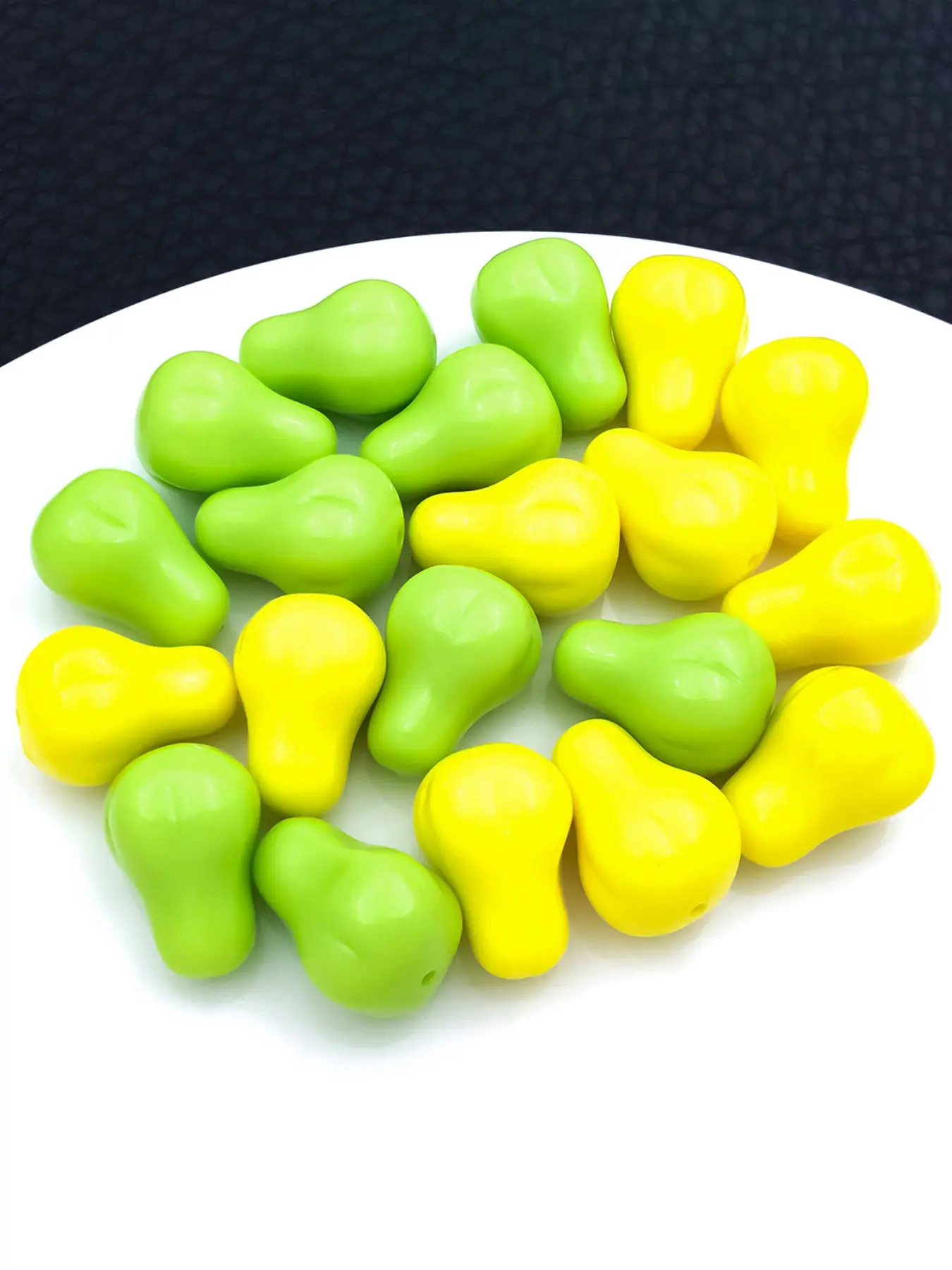 20pcs Acrylic Perforated Three-Dimensional Pear Pendants Suitable For DIY Production Charms And Fashionable Necklace Keychain Earrings Accessories