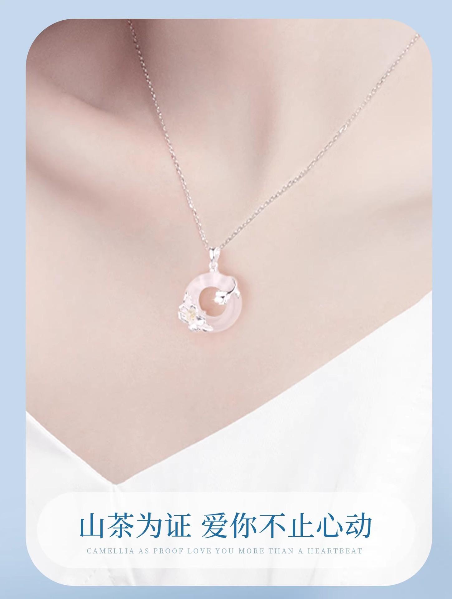 New camellia peace pendant necklace for women, light luxury, ancient-style imitation chalcedony pendant, collarbone chain, high-end birthday gift